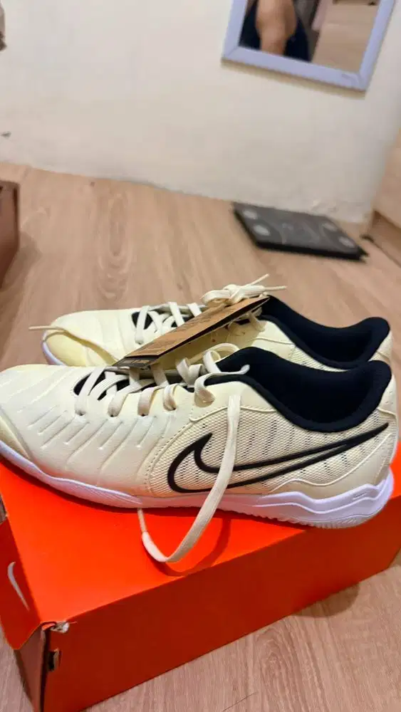 NIKE TIEMPO LEGEND 10 ACADEMY