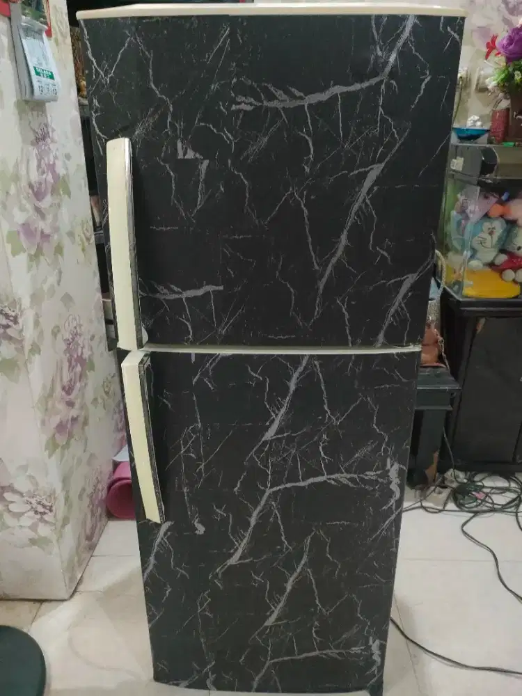 Kulkas 2 pintu merk LG siap pakai