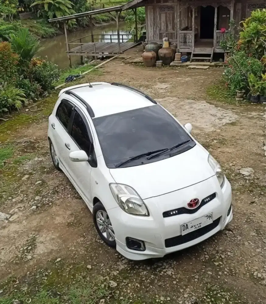 2013 TOYOTA YARIS TYPE E