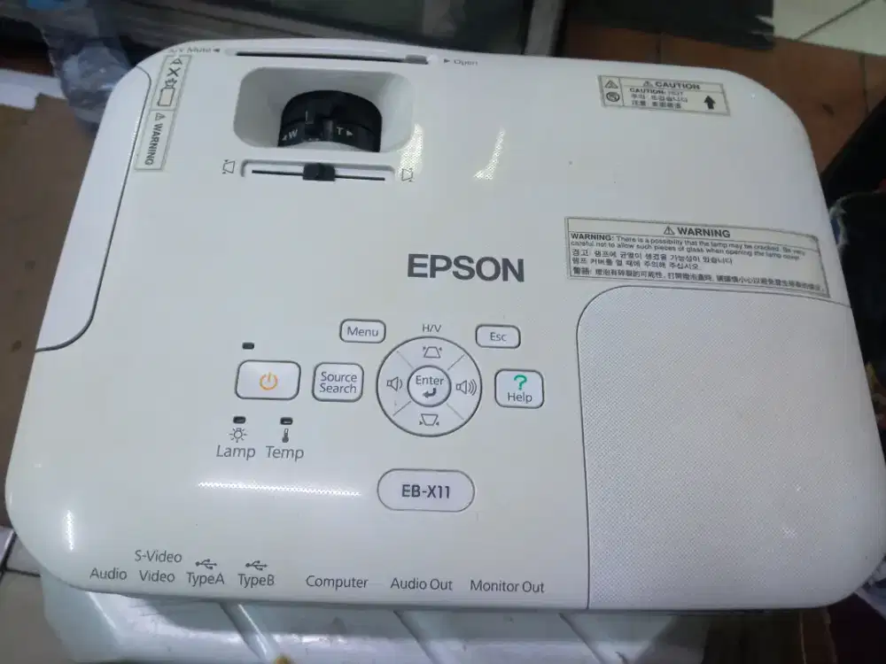 Proyektor epson ebs11 terang