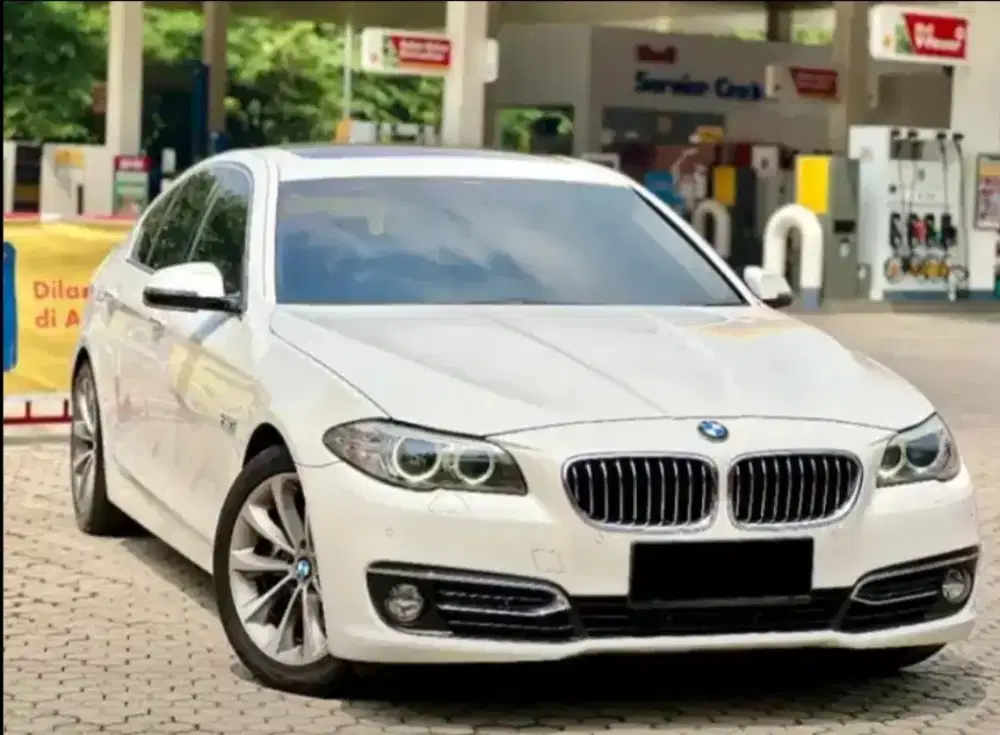 Harga cash sedan mewah irit