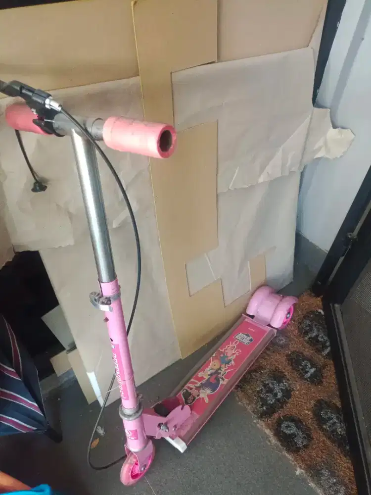 Skuter pink anak bisa dilipat
