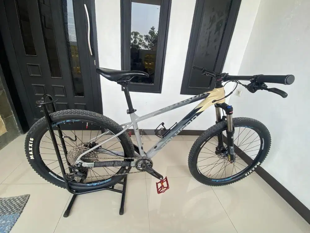 Sepeda mtb polygon xtrada 6 size M 27,5