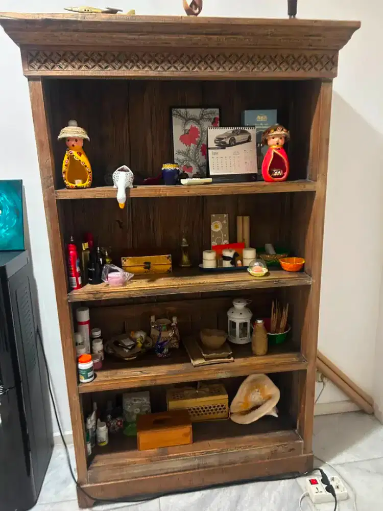 Lemari/rak kayu solid berat