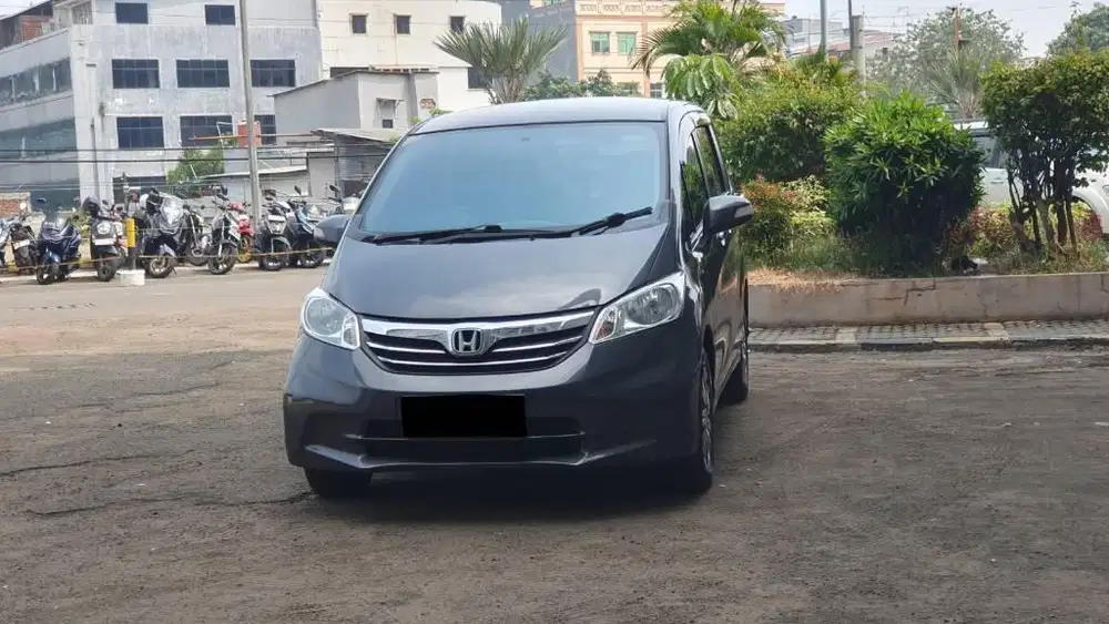 Honda Freed SD 1.5 AT 2013 AC double abu2 antikk kredit mudah