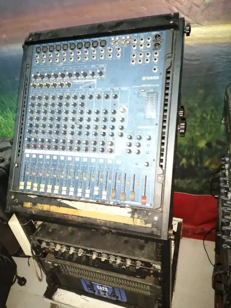 Mixer yamaha 12chn kusam