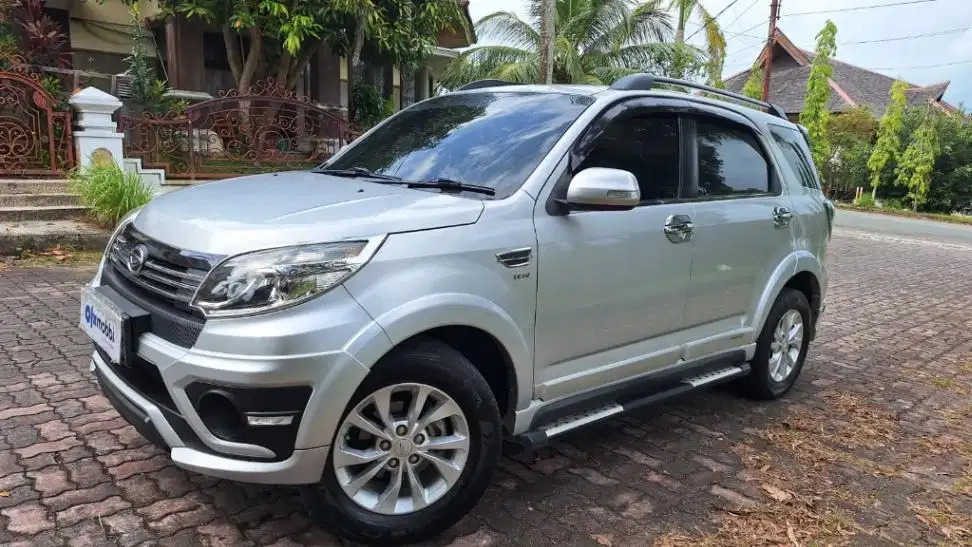 Low KM Daihatsu Terios 1.5 ADVENTURE R Bensin-MT 2016 KTNS