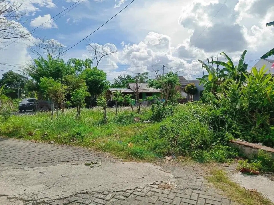 Dijual tanah SHM luas 255 M2 pinggir jalan raya area kebalenan