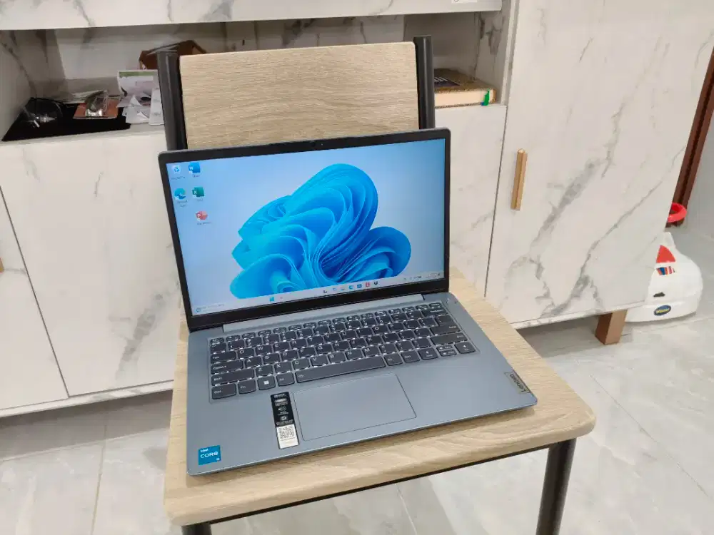 laptop lenovo i3 1215U gen 12 8/512GB SSD Nvme