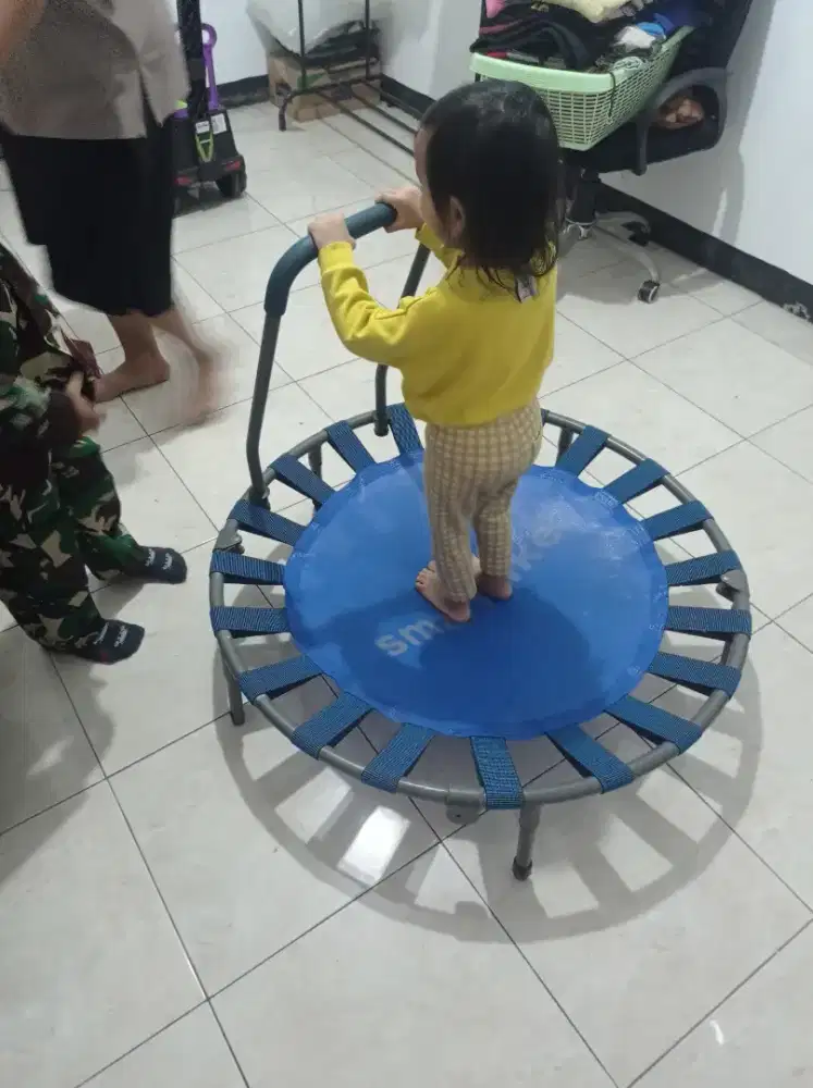 Trampolin mainan anak