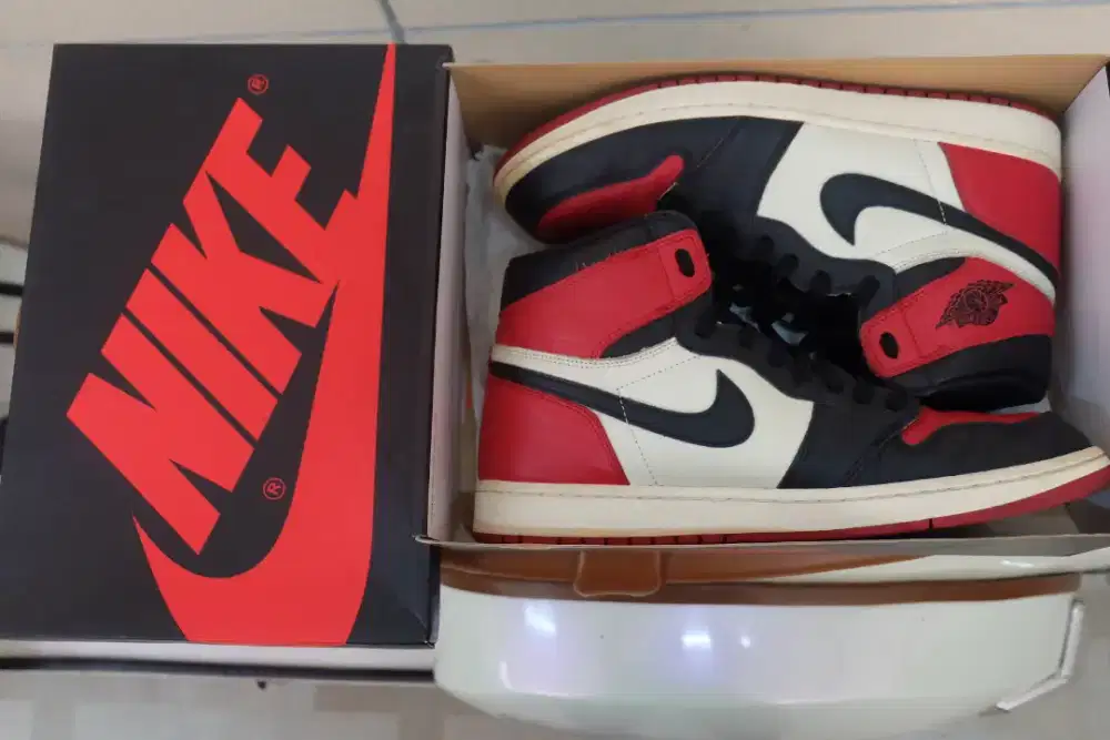 Sepatu Nike Air Jordan 1 High Bred Toe Ori lengkap size 46, sneakers