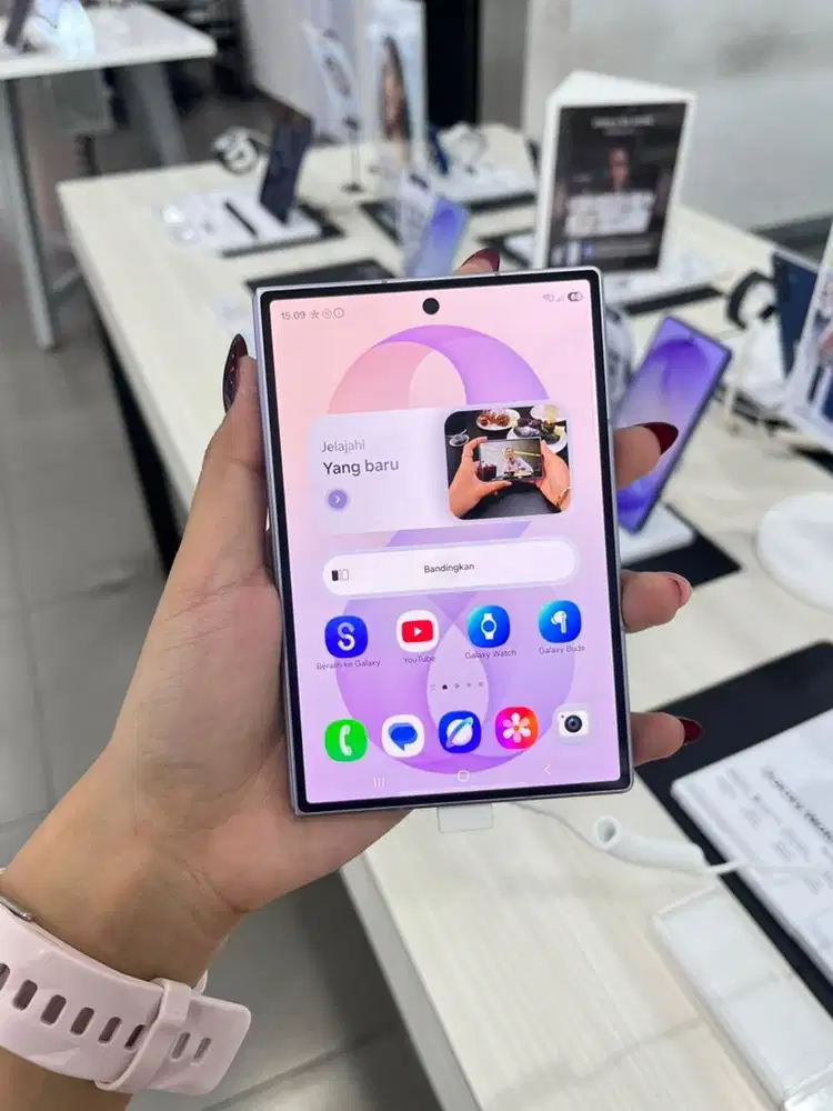 PREE ORDER SAMSUNG GALAXY ZFOLD 8 DAPATKAN CASHBACK !
