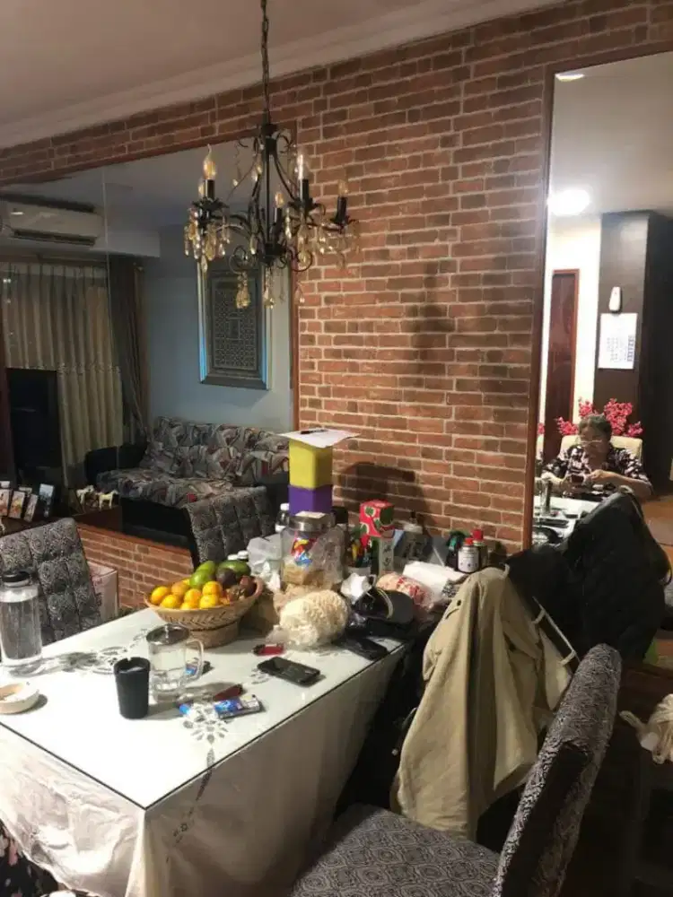 dijual meja makan + 4 bangku