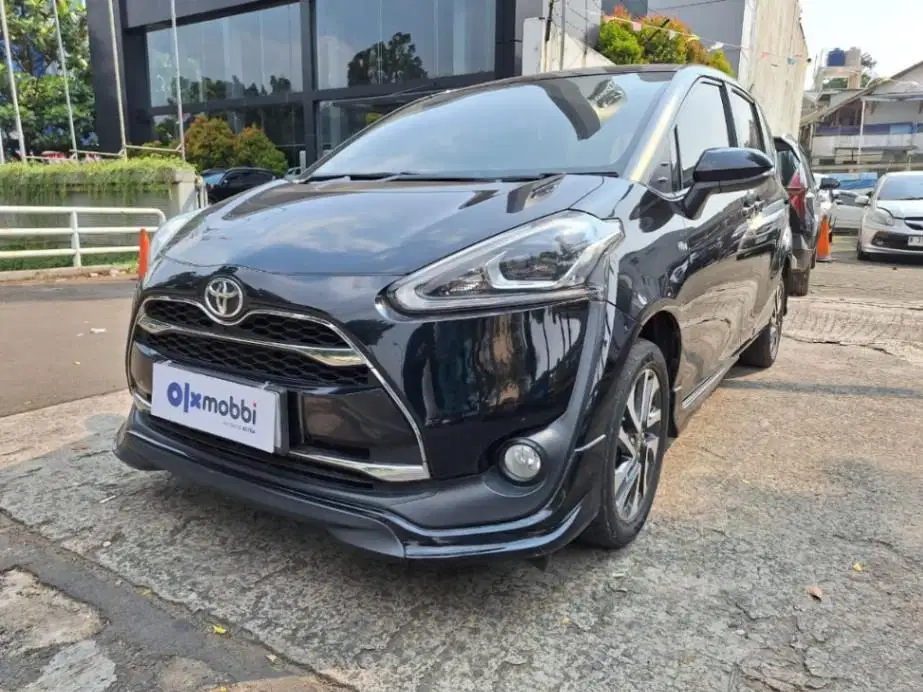 DP MURAH Toyota Sienta 1.5 Q Bensin-AT 2017 Hitam C1PJB