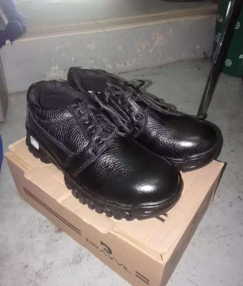 Sepatu safety draxvil new