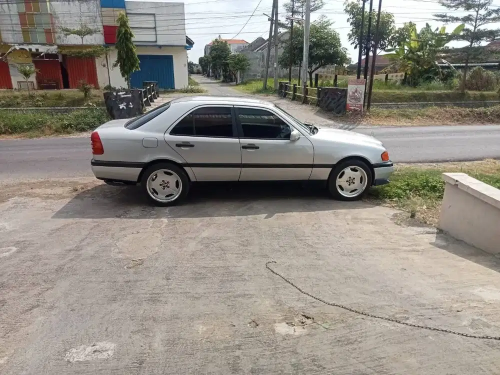 Mercedes-benz C180 1996 Fauzi bisa tukar tambah sekoto badas kediri