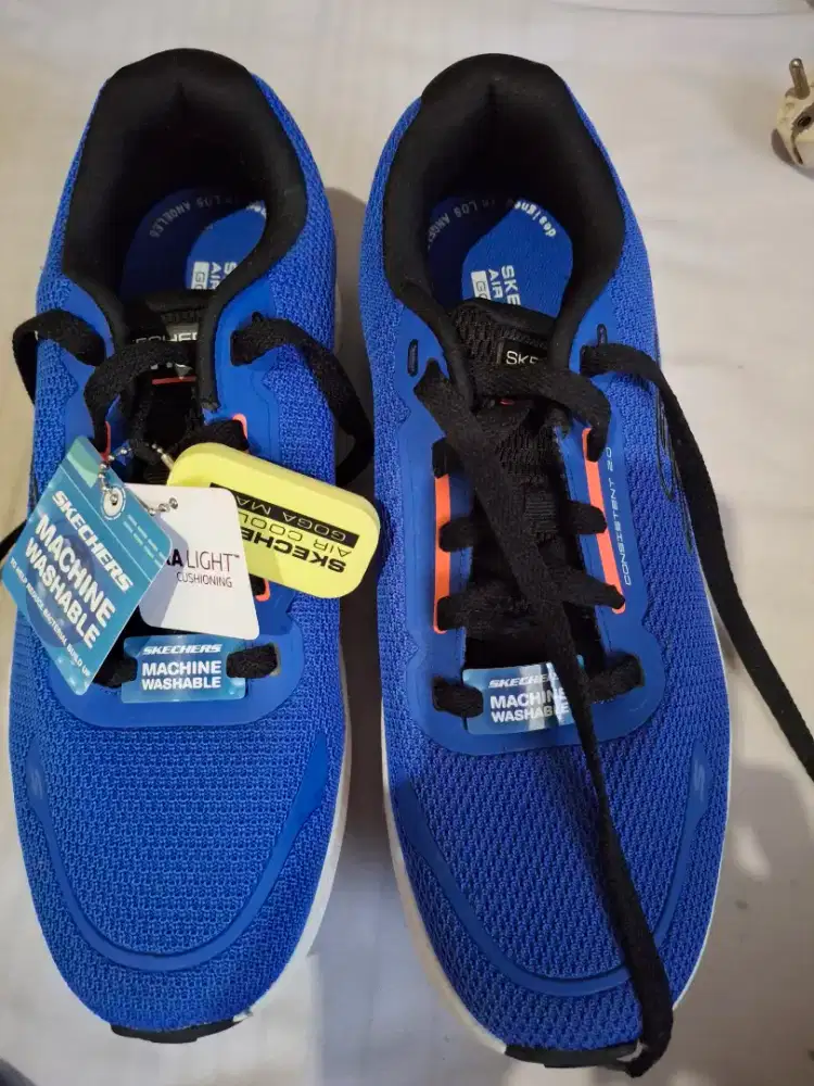 Sepatu skechers masih baru size 40