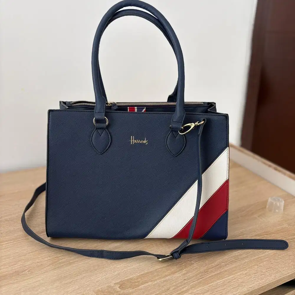 Tas branded Harrods