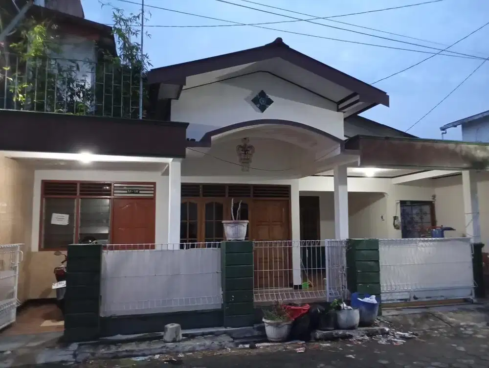 Rumah 2 lantai ( rumah + kost2 an )