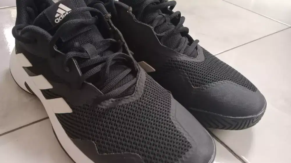 Sepatu Adidas (Tenis Courtjam Control) Ukuran 42. BISA NEGO
