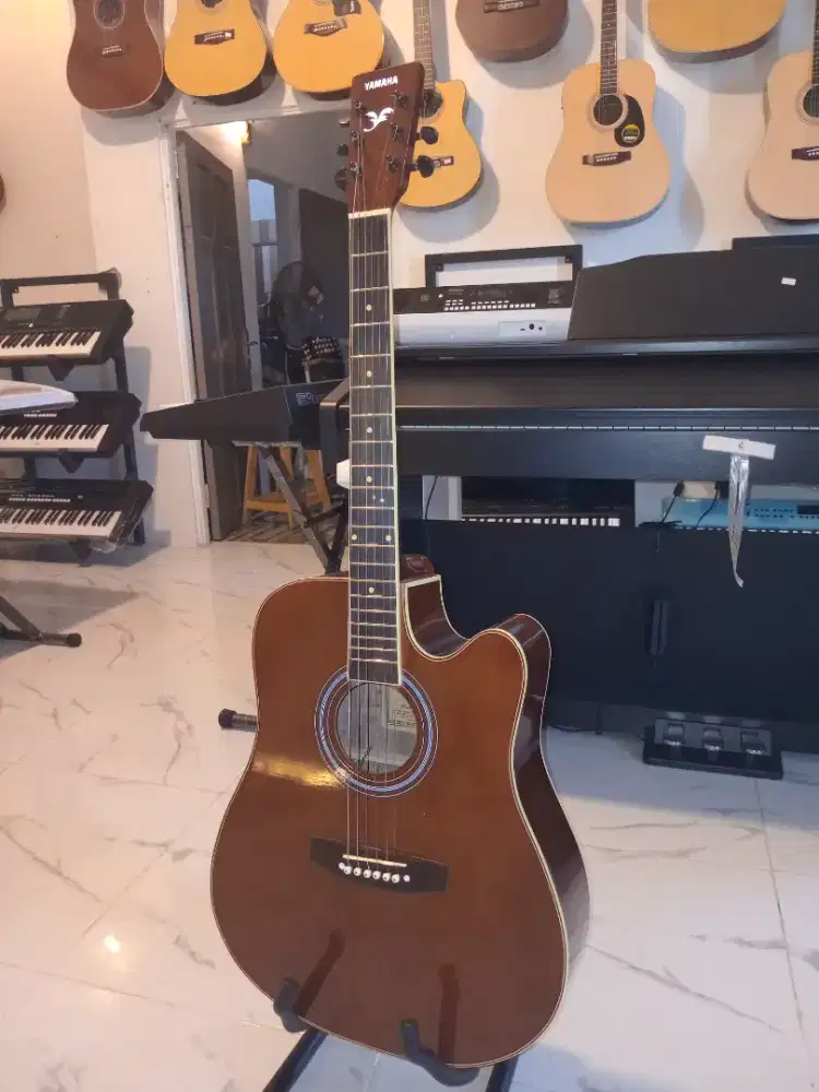 GITAR AKUSTIK YAMAHA PABRIKAN