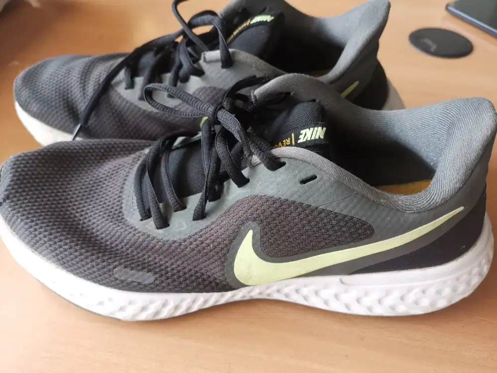 Sepatu Nike jogging