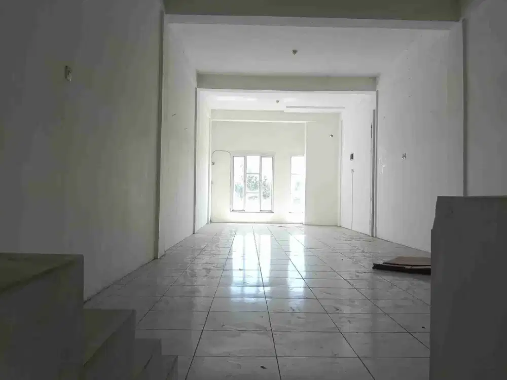 murah tiga unit ruko di lintas persimpangan jalan Tengku Amir Hamzah dan Wahidin Binjai