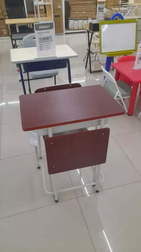 Meja sekolah ser