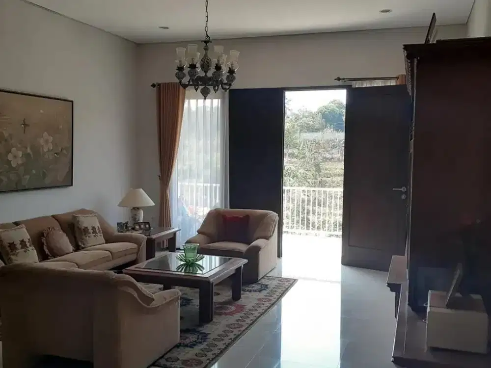 Dijual Rumah dengan Nuansa Villa Siap Huni Lokasi di Bukit Pakar Timur Bandung