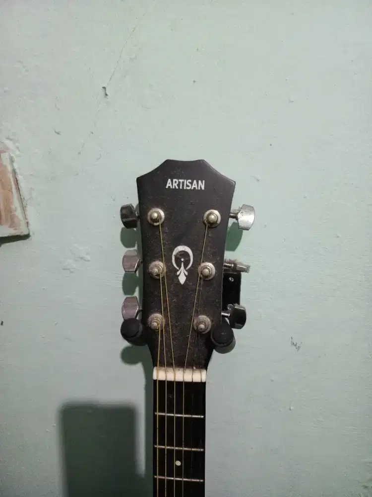 gitar akustik elektrik