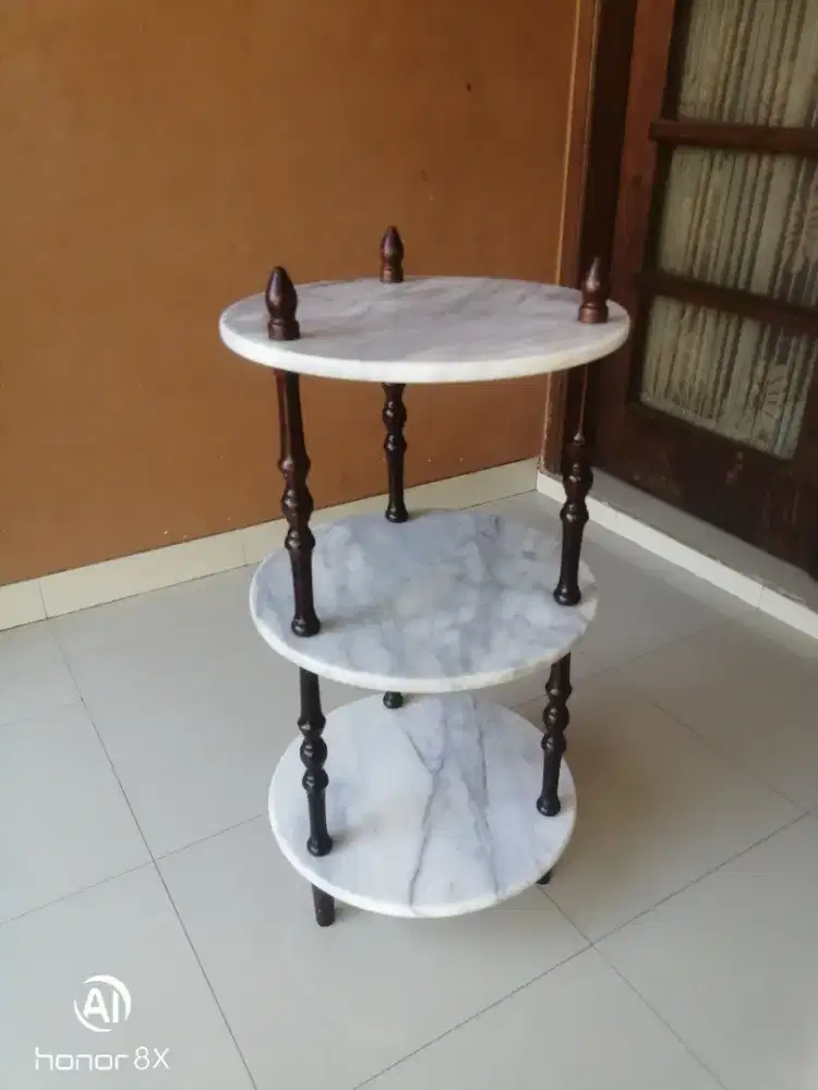 Antik meja marmer bundar 3 susun Produksi Italy, th 60 an...