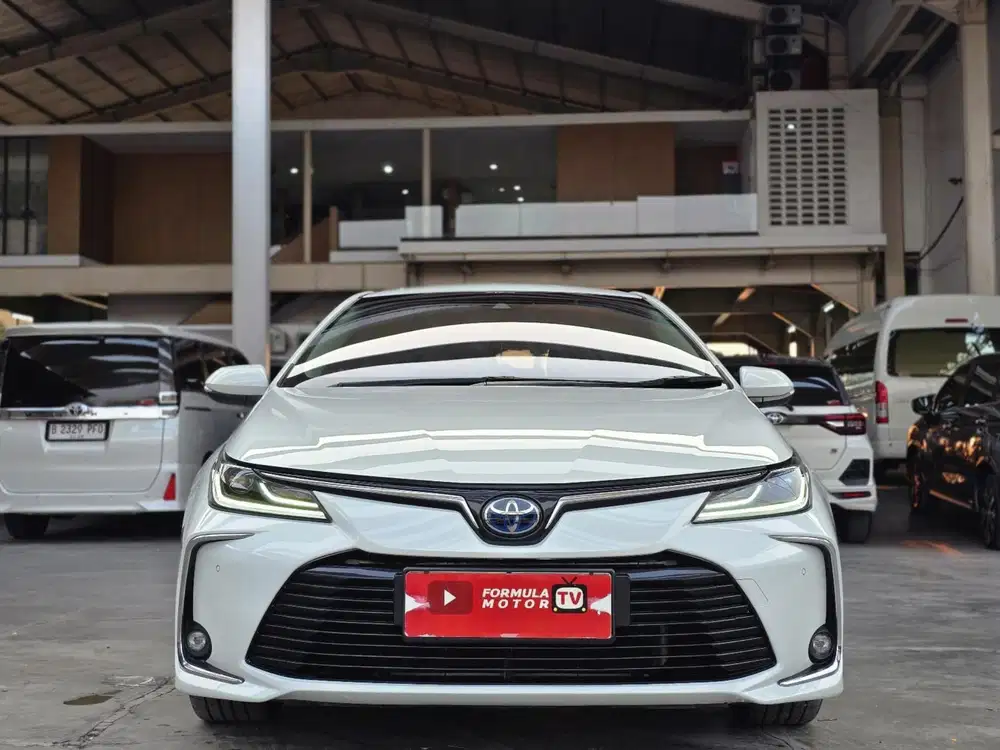 Toyota Altis V Hybrid AT 2021 Putih