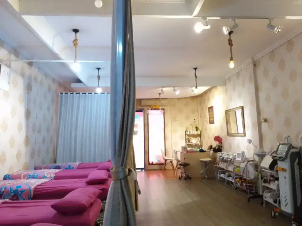 terapis salon jakarta timur