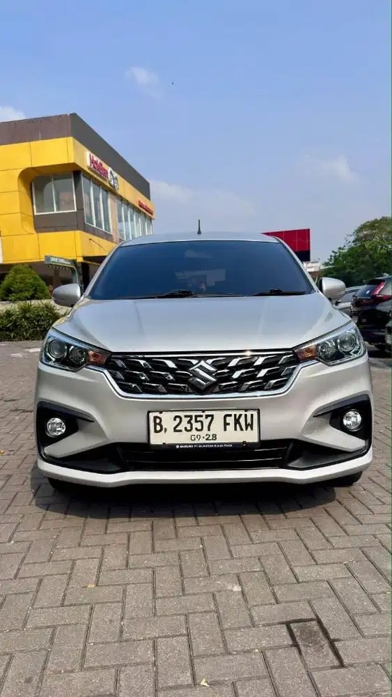 SUZUKI ERTIGA GX HYBRID AT 2023 SILVER PROMO MURAH