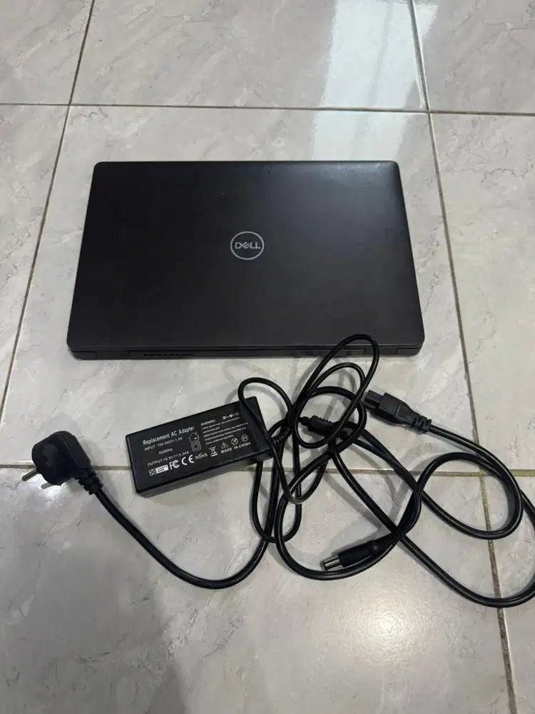 Laptop DELL Seri 5300