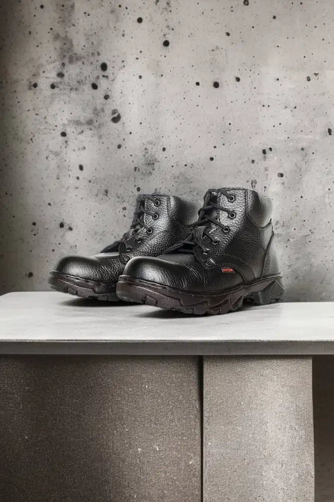 Promo besar Sepatu safety untuk outdoor Tuban
