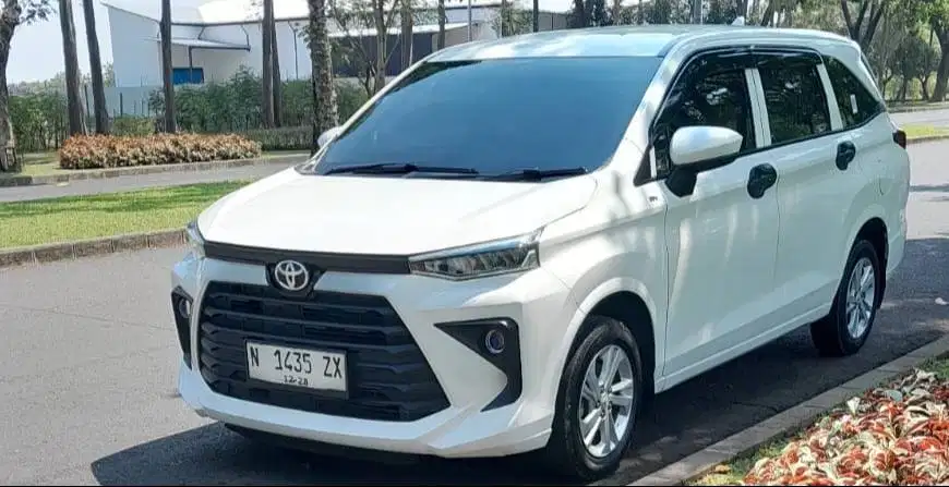 TOYOTA AVANZA E 1.3 MT 2023 PUTIH – LIKE NEW – KM RENDAH – SIAP PAKAI