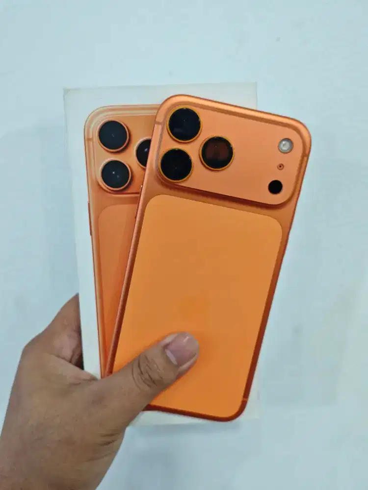 Iphone 17 promax 256 Cosmic ibox like new