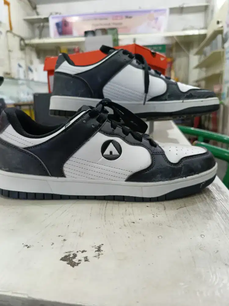 di jual sepatu pria airwalk,cuma lecet pemakaian selayang