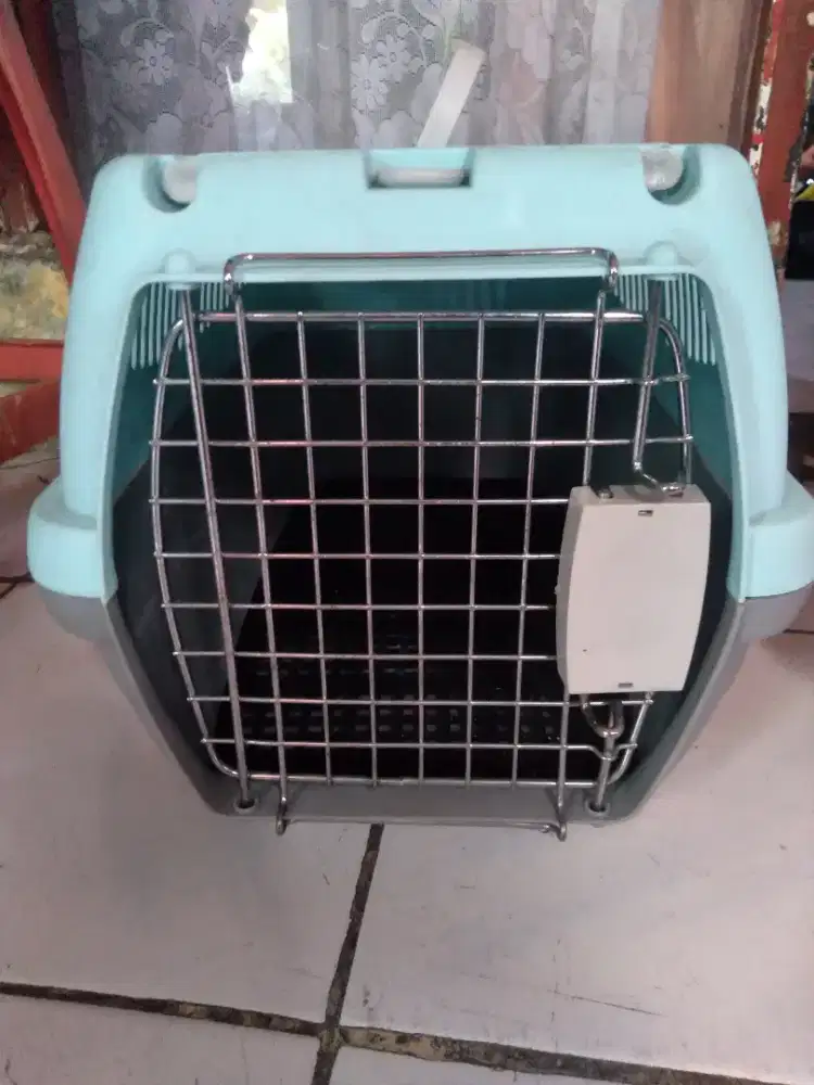kandang kucing travelling dan toilet