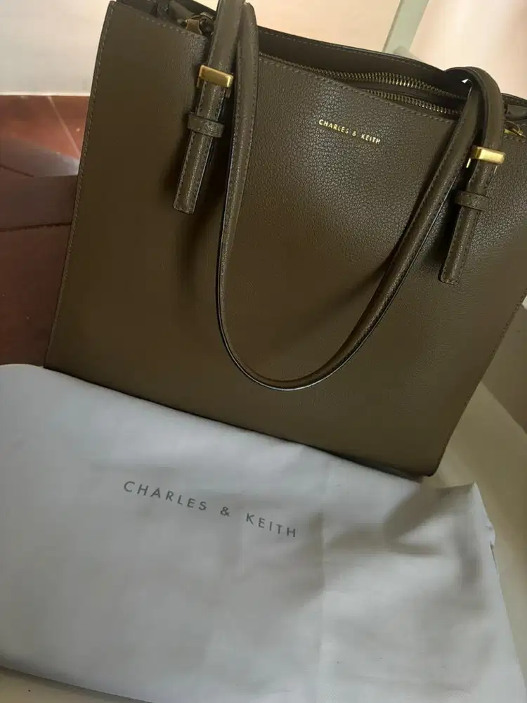 Tas Charles and keith ori