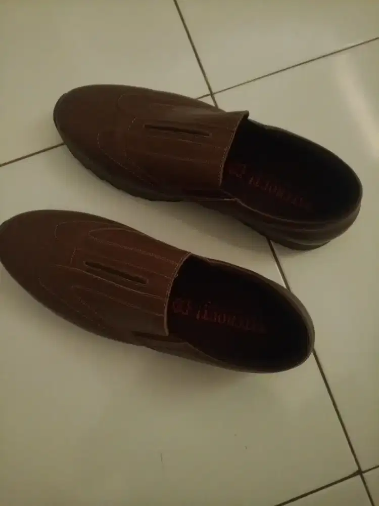 Di jual sepatu pria merk waucout warna coklat