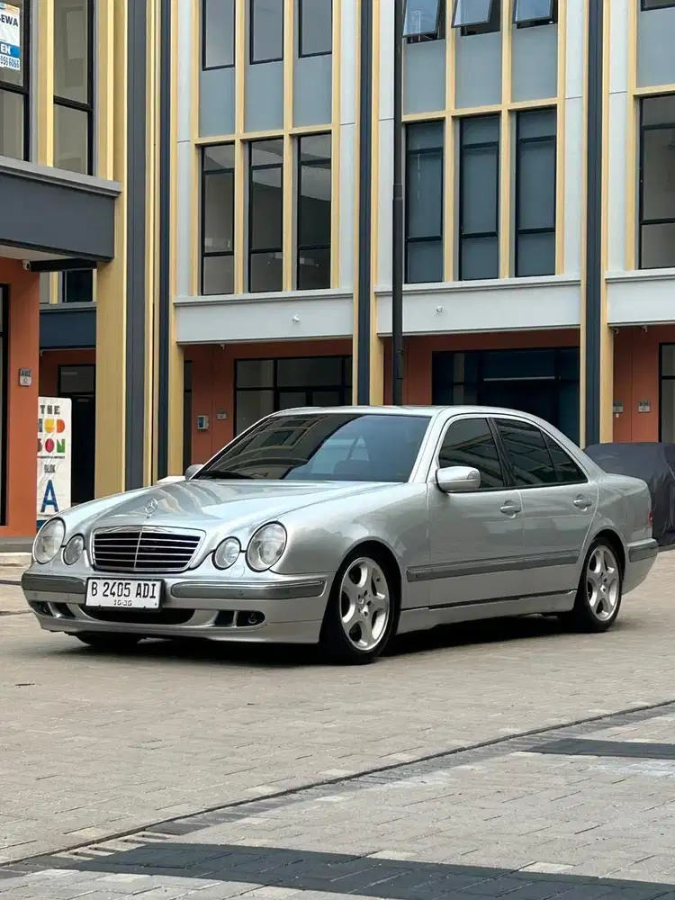Mercedes Benz E320 tahun 2000 w210 Silver