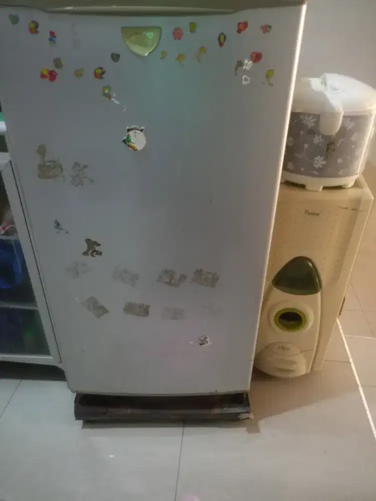 Jual kulkas merek sanyo