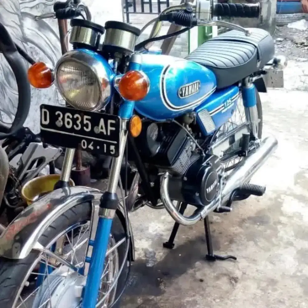 Yamaha RD 125
surat komplit 
Rangka orian 1978 platina