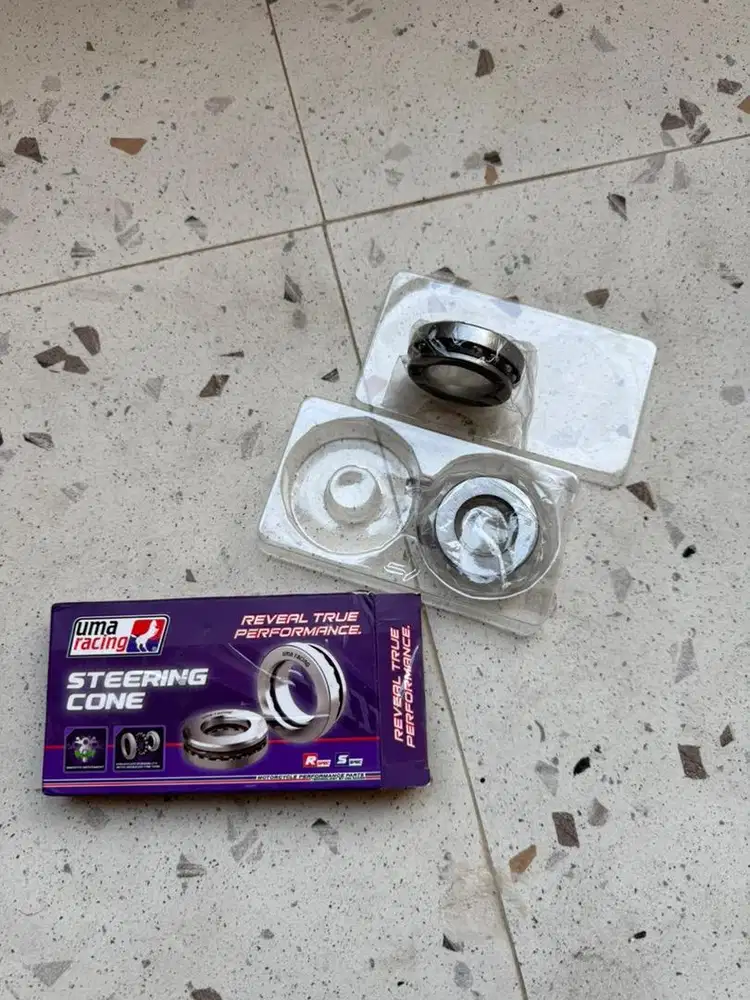 Komstir Xeon Karbu FI 125 GT/RC Uma Racing
