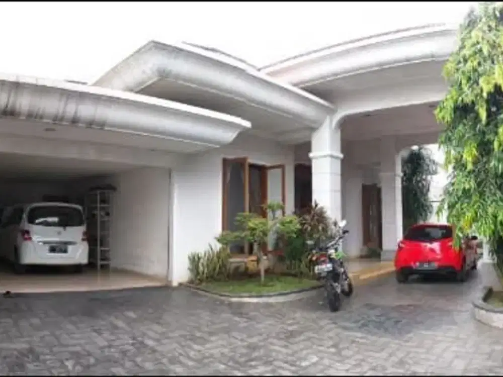 Rumah 2 Lantai di Lebak Bulus Jakarta Selatan. SHM, Dekat MRT