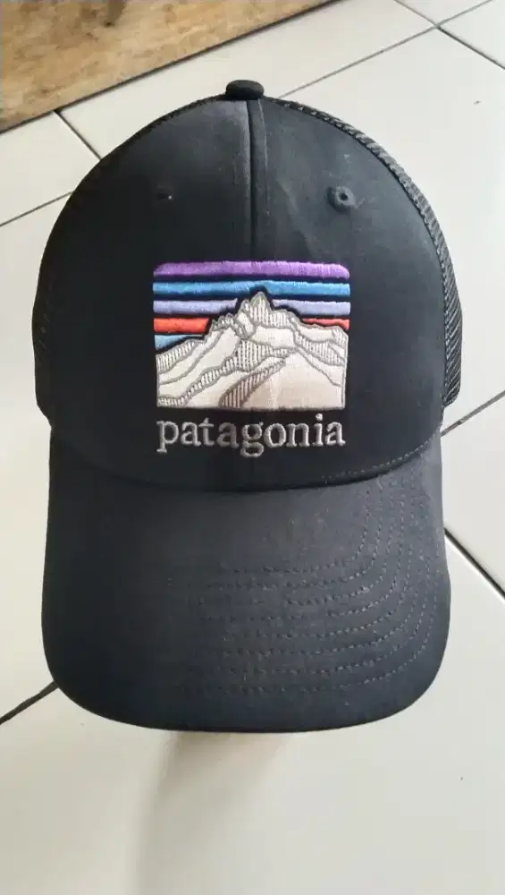 Topi trucker hitam bagus