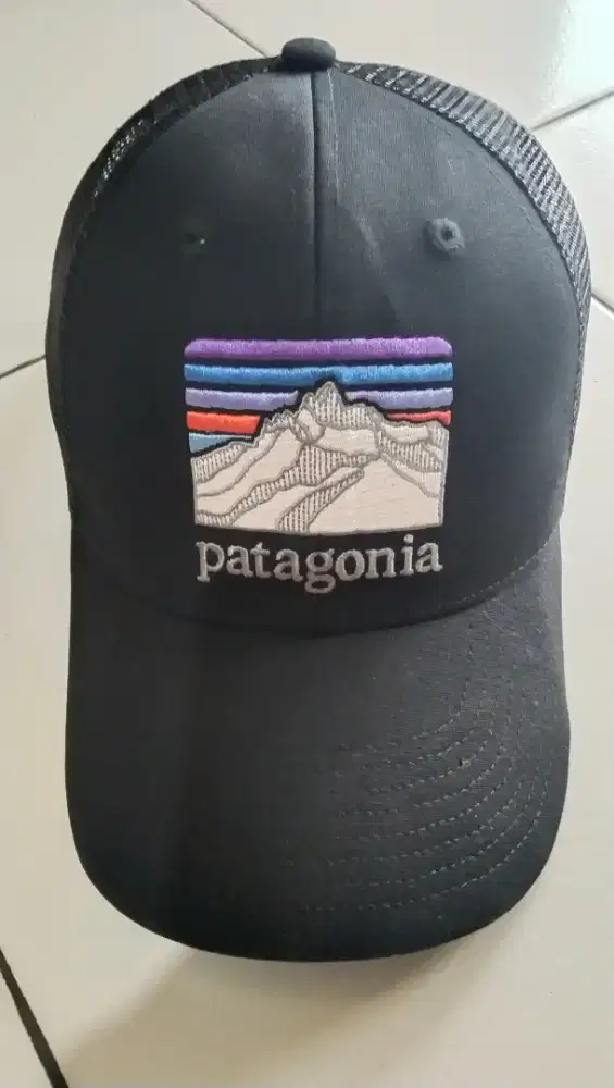 Topi trucker hitam bagus