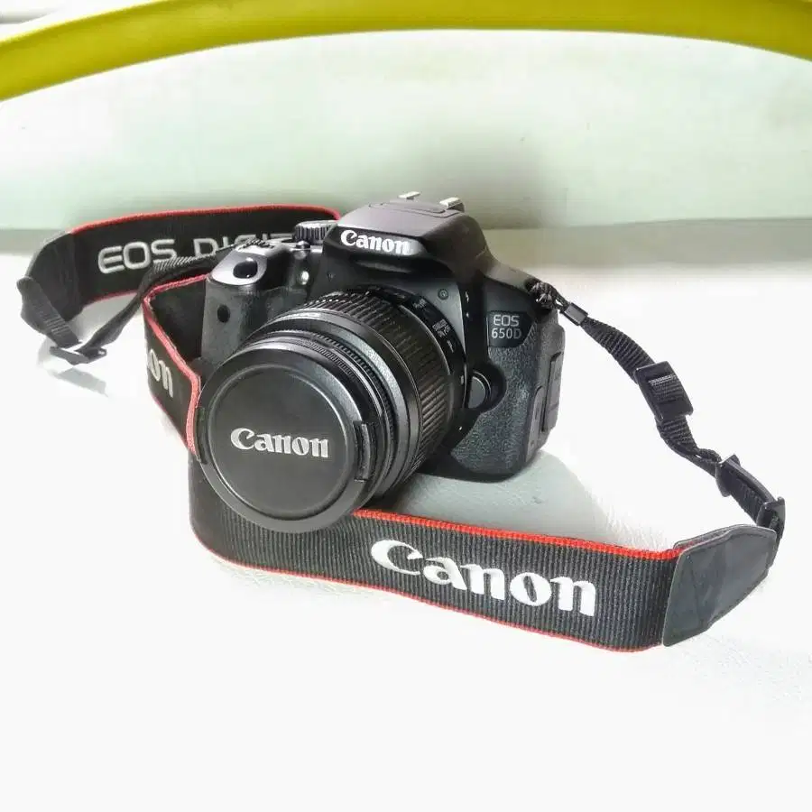 Canon EOS 650D SLR DSLR second preloved bekas 1855 touchscreen vignet